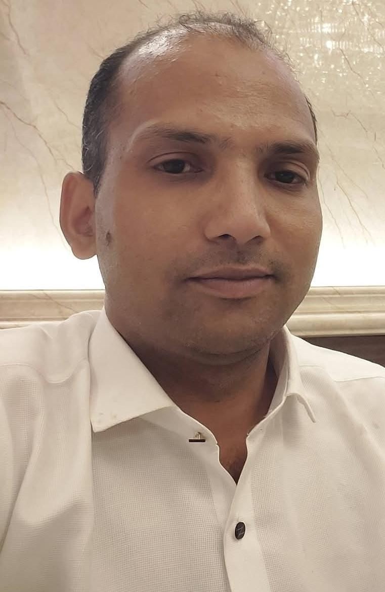 हाथी गेट बाजार पर सड़क किनारे खड़ी बाइकों से लगता जाम। संवाद