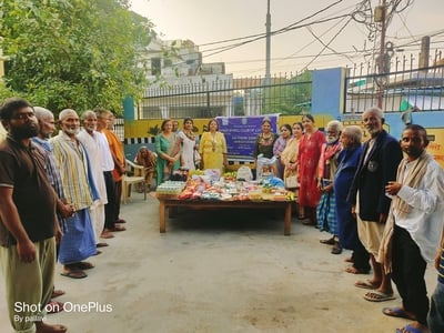 इनर व्हील क्लब की ओर से वितरित की गई खाद्य सामग्री