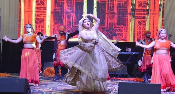 मेला गुघाल के तहत राजकीय इंटर कॉलेज सभागार में आयोजित सांस्कृतिक संध्या में प्रस्तुति देते कलाक मेला गुघाल के तहत राजकीय इंटर कॉलेज सभागार में आयोजित सांस्कृतिक संध्या में प्रस्तुति देते कलाक