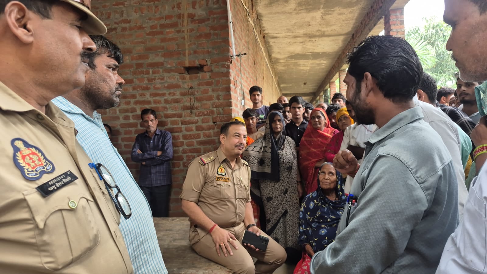 पुलिस द्वारा बरामद किया गया तमंचा। संवाद पुलिस द्वारा बरामद किया गया तमंचा। संवाद