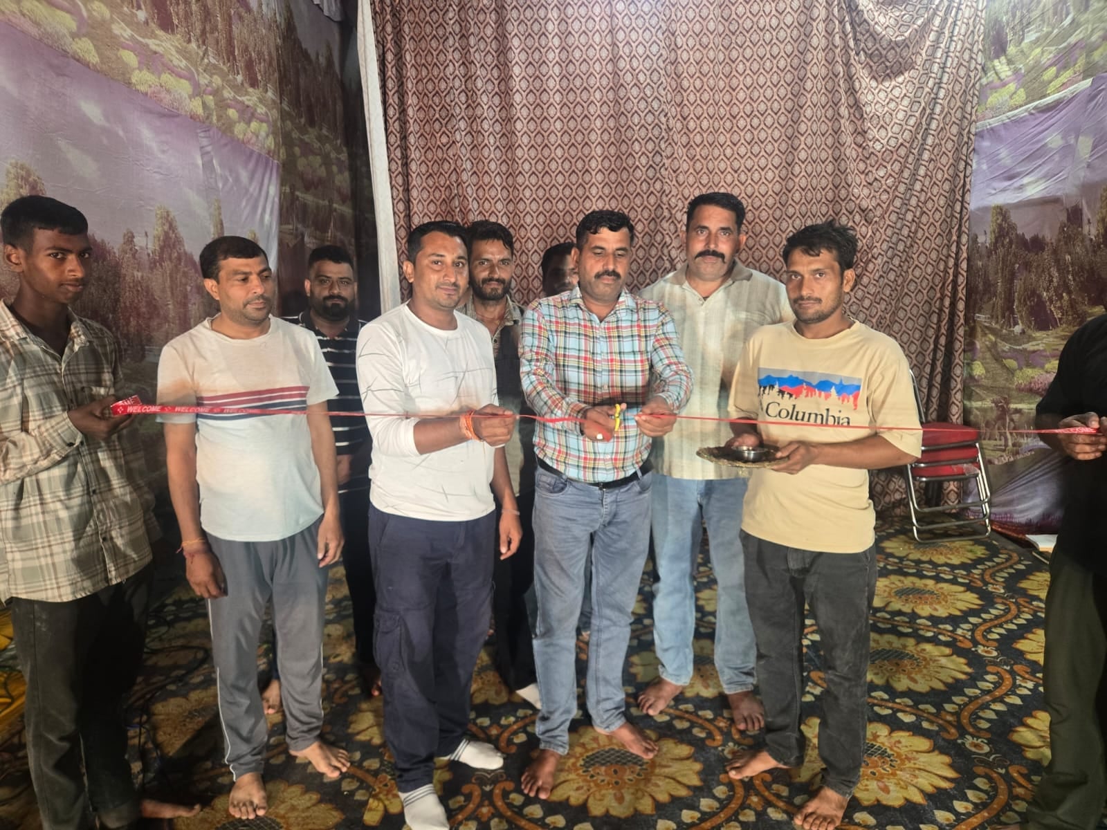रामलीला मंचन के कार्यक्रम का शुभारंभ करते मुख्य अतिथि। विज्ञप्ति