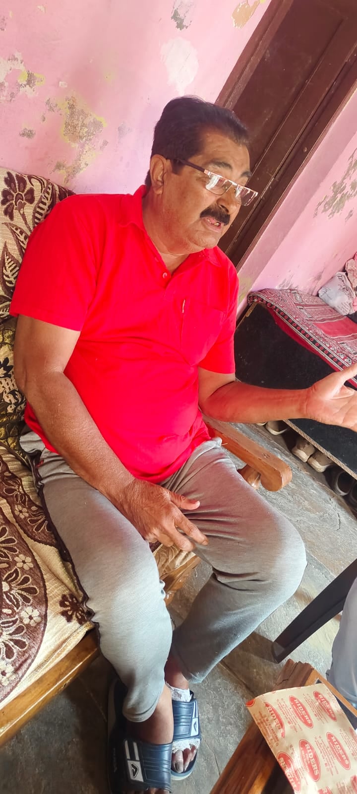 शामली समाचार-नई दिल्ली में पूर्व प्रधानमंत्री मनमोहन सिंह से मुलाकात करते मशहूर शायर मुजफ्फर रज शामली समाचार-नई दिल्ली में पूर्व प्रधानमंत्री मनमोहन सिंह से मुलाकात करते मशहूर शायर मुजफ्फर रज