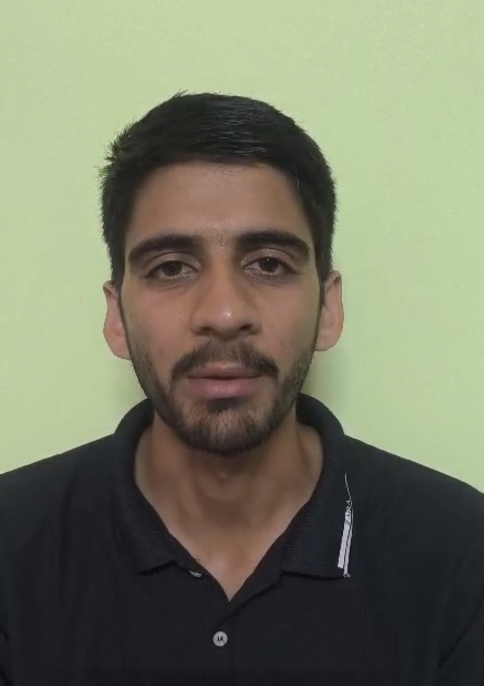 बस अड्डा हमीरपुर में रूट पर जाने के लिए खड़ी क्षतिग्रस्त फ्रंट शीशे बाली बसें। संवाद बस अड्डा हमीरपुर में रूट पर जाने के लिए खड़ी क्षतिग्रस्त फ्रंट शीशे बाली बसें। संवाद