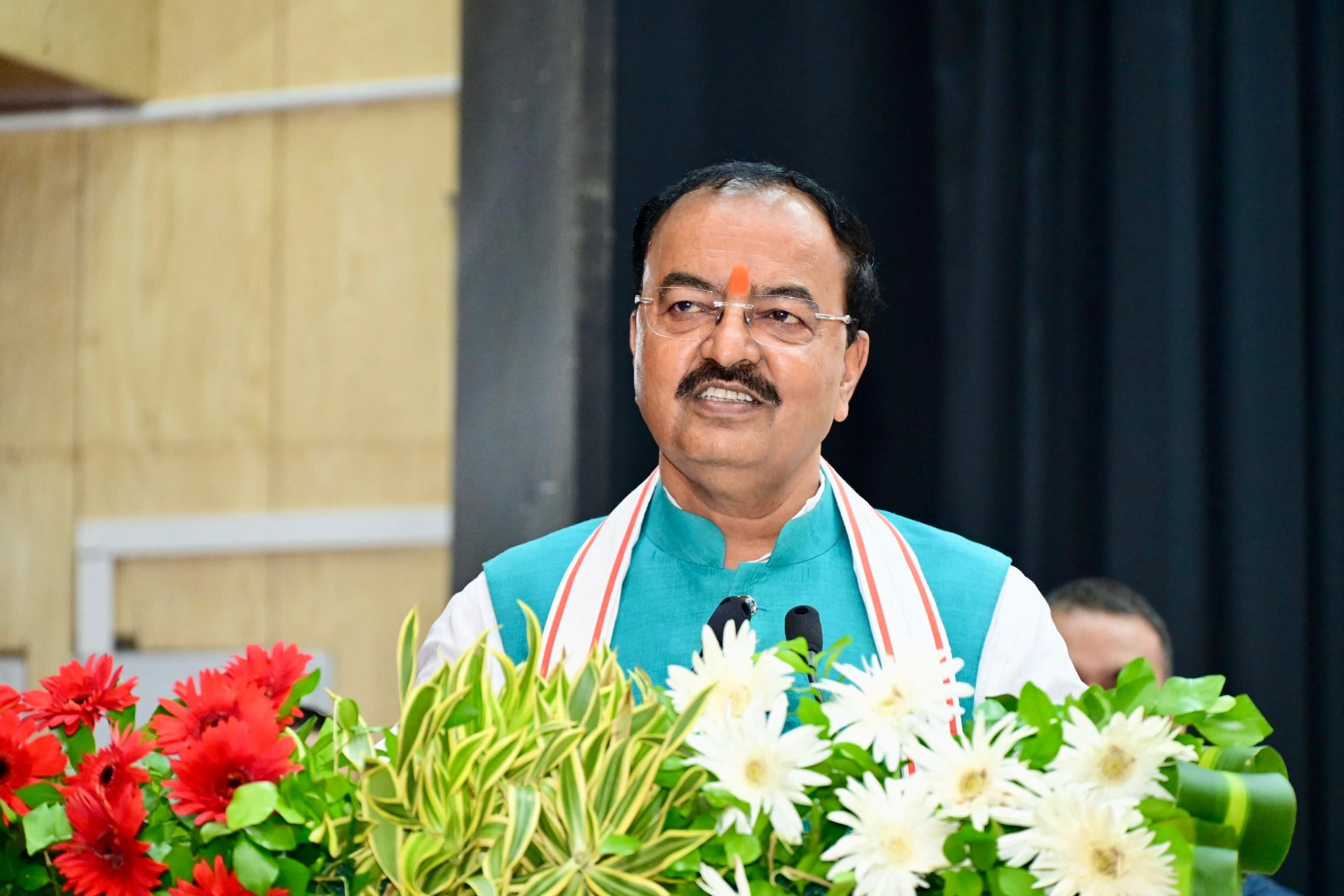 बांस की टोपी पहने दोनो डिप्टी सीएम।