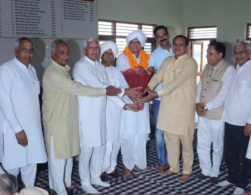 ढुल खाप के नवनियुक्त पदाधिकारियों को जिम्मेदारी सौंपते राष्ट्रीय ढुल खाप के अध्यक्ष हरपाल सिंह। ढुल खाप के नवनियुक्त पदाधिकारियों को जिम्मेदारी सौंपते राष्ट्रीय ढुल खाप के अध्यक्ष हरपाल सिंह।