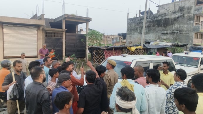 फैजुल्लागंज में जलभराव।