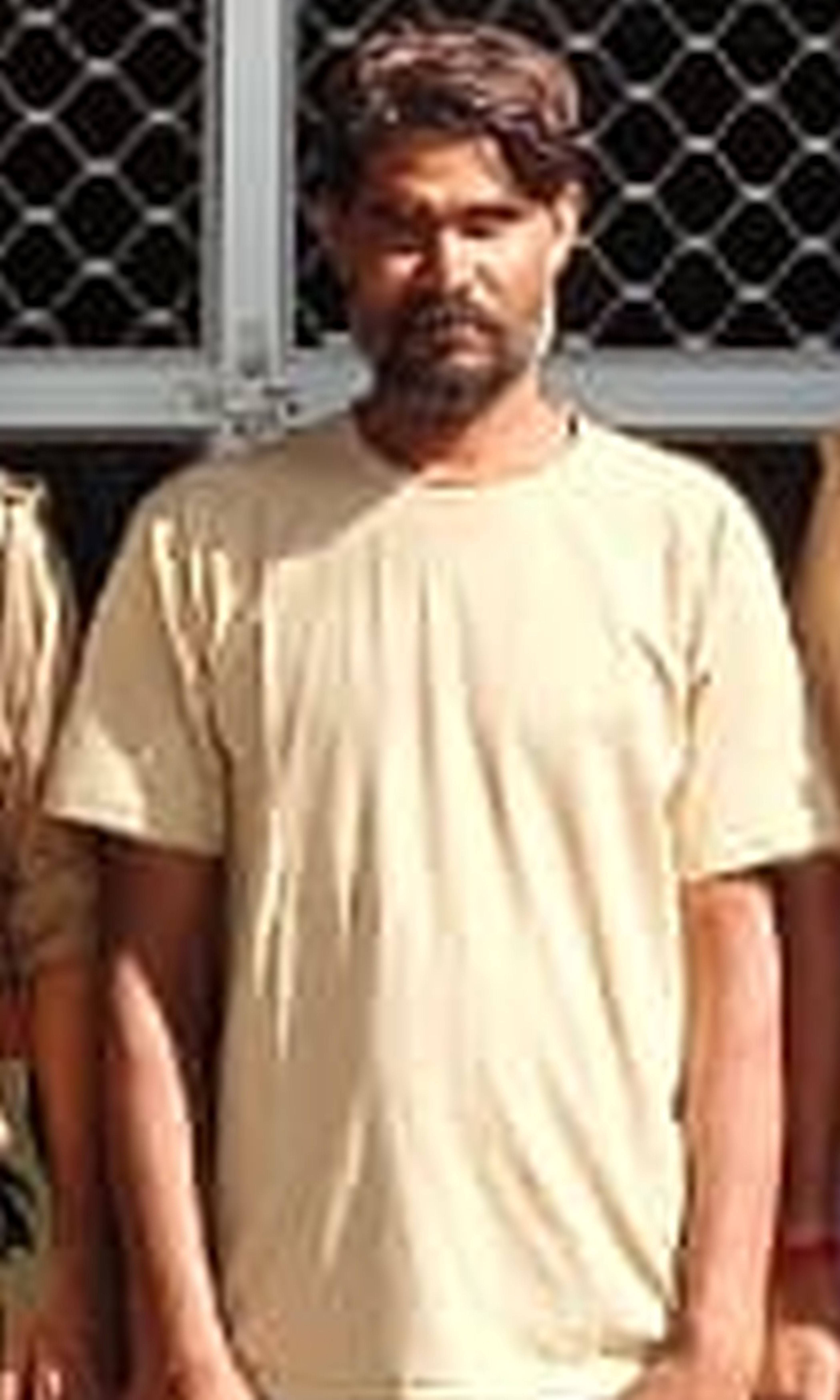फोटो-52-बिंदकी कोतवाली में खड़ा आरोपी रोहित। स्रोत: पुलिस फोटो-52-बिंदकी कोतवाली में खड़ा आरोपी रोहित। स्रोत: पुलिस