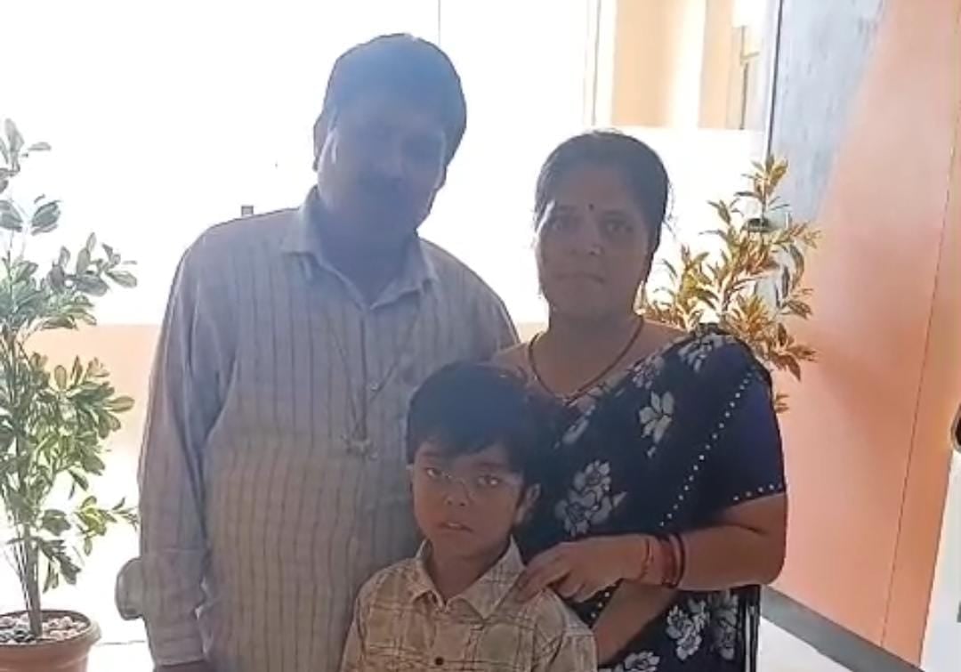 इसमें फंसा था। इसमें फंसा था।