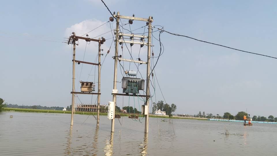 इटौंजा के गांवों में बाढ़।