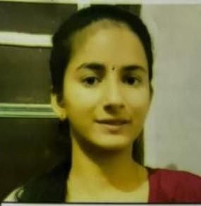 सत्र 2025–27 के द्वितीय सेमेस्टर में प्रियंका ने 79.6 प्रतिशत अंक के साथ प्रथम स्थान हासिल किया