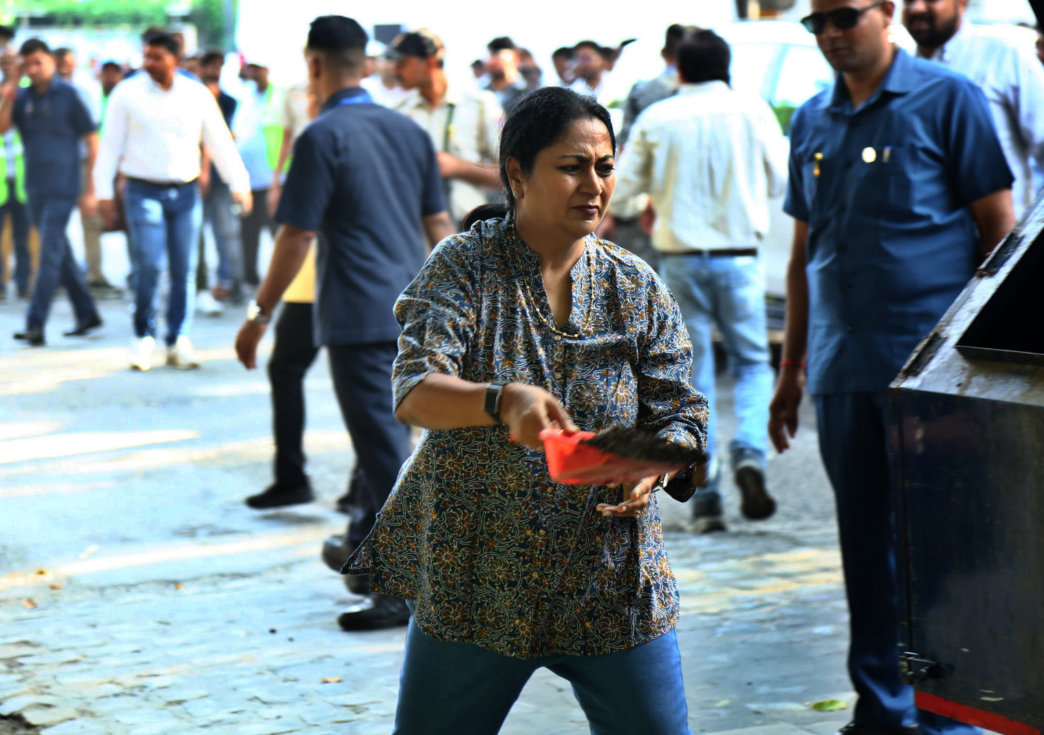 दिल्ली की मुख्यमंत्री रेखा गुप्ता ने बृहस्पतिवार को दिल्ली विश्वविद्यालय परिसर में ‘स्वच्छता ह दिल्ली की मुख्यमंत्री रेखा गुप्ता ने बृहस्पतिवार को दिल्ली विश्वविद्यालय परिसर में ‘स्वच्छता ह