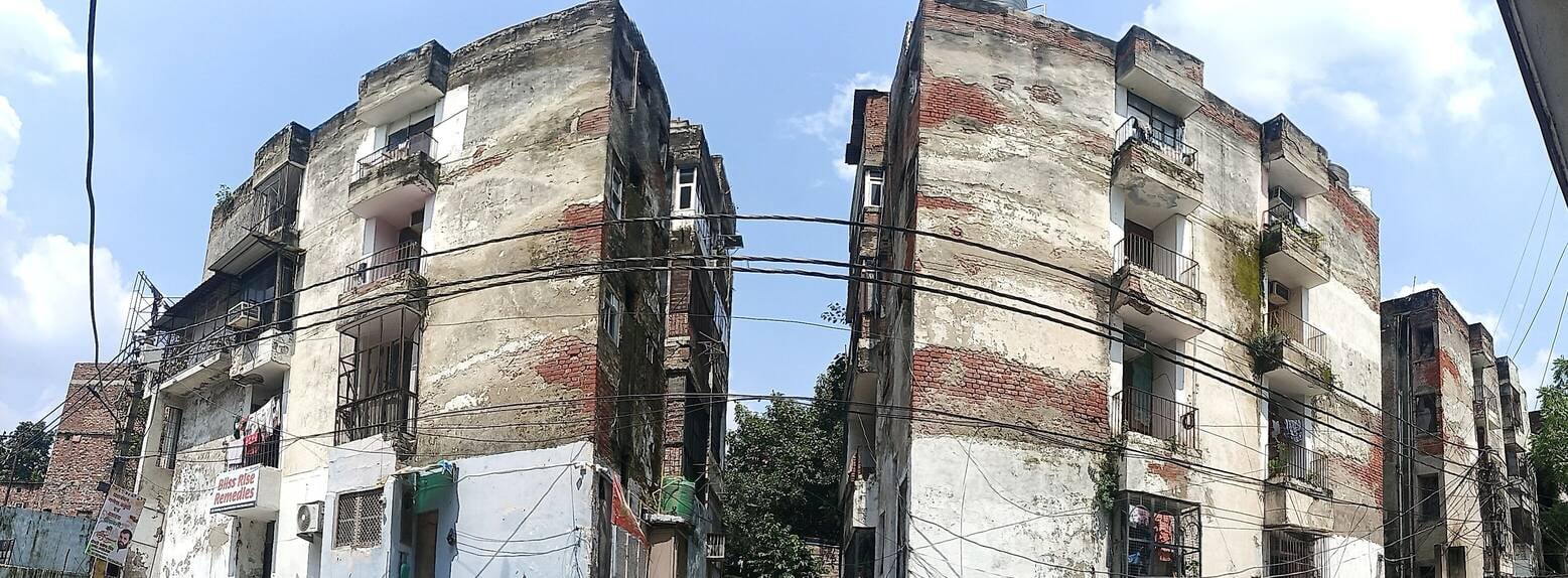 वजीर हसन रोड का जर्जर अपार्टमेंट। वजीर हसन रोड का जर्जर अपार्टमेंट।