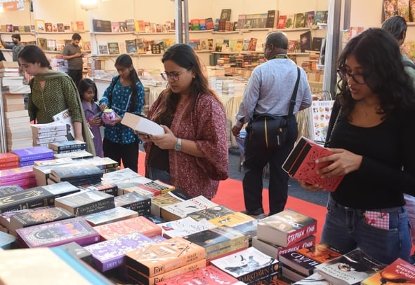 बलरामपुर गार्डन में राष्ट्रीय पुस्तक मेले हुआ शुरू। 
