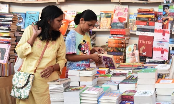 बलरामपुर गार्डन में राष्ट्रीय पुस्तक मेले हुआ शुरू। 