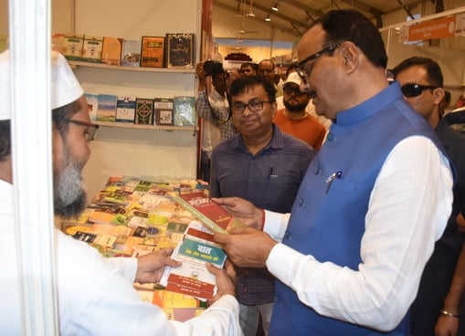 बलरामपुर गार्डन में राष्ट्रीय पुस्तक मेले हुआ शुरू। 