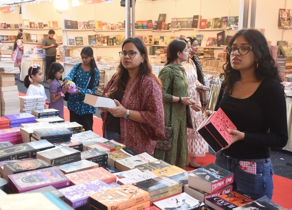 बलरामपुर गार्डन में राष्ट्रीय पुस्तक मेले हुआ शुरू। 