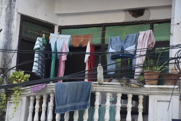 बारूदखाना में एसए अपार्टमेंट पर दीवार खड़ी करके उसके ऊपर जैक लगाकर बिल्डिंग को रोकने का काम जार बारूदखाना में एसए अपार्टमेंट पर दीवार खड़ी करके उसके ऊपर जैक लगाकर बिल्डिंग को रोकने का काम जार