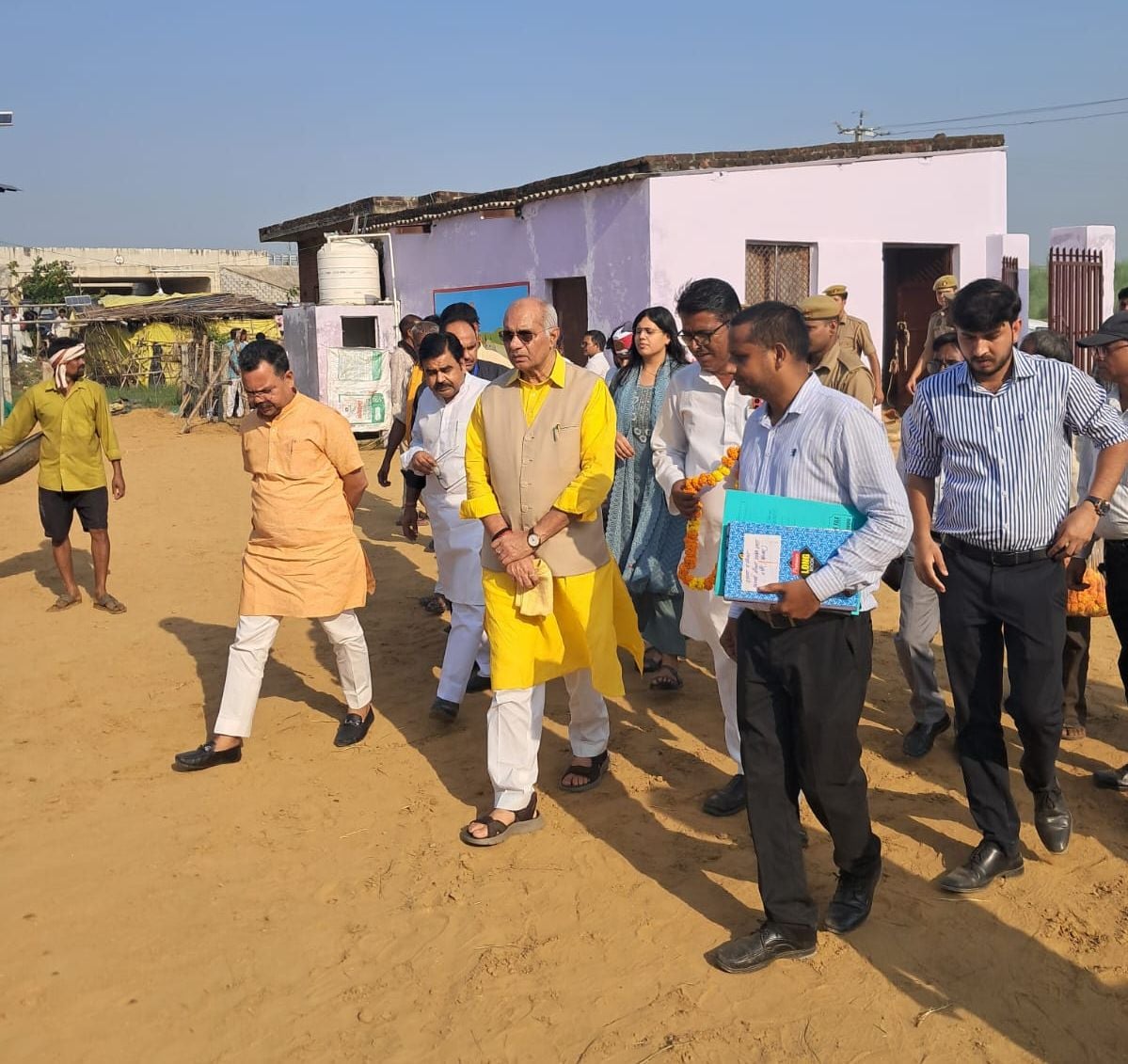 ब्यौर गोशाला का निरीक्षण करते पशुधन मंत्री धर्मपाल सिंह। संवाद ब्यौर गोशाला का निरीक्षण करते पशुधन मंत्री धर्मपाल सिंह। संवाद