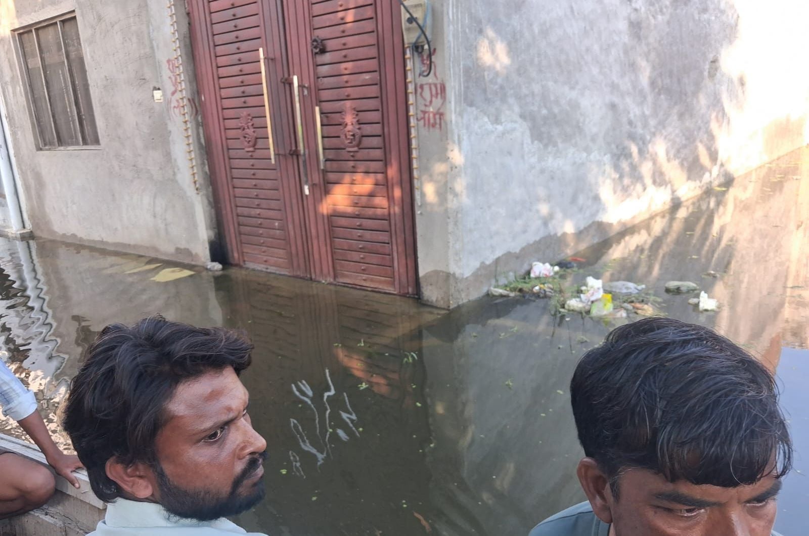 फैजुल्लागंज की काॅलोनी में भरा पानी। फैजुल्लागंज की काॅलोनी में भरा पानी।
