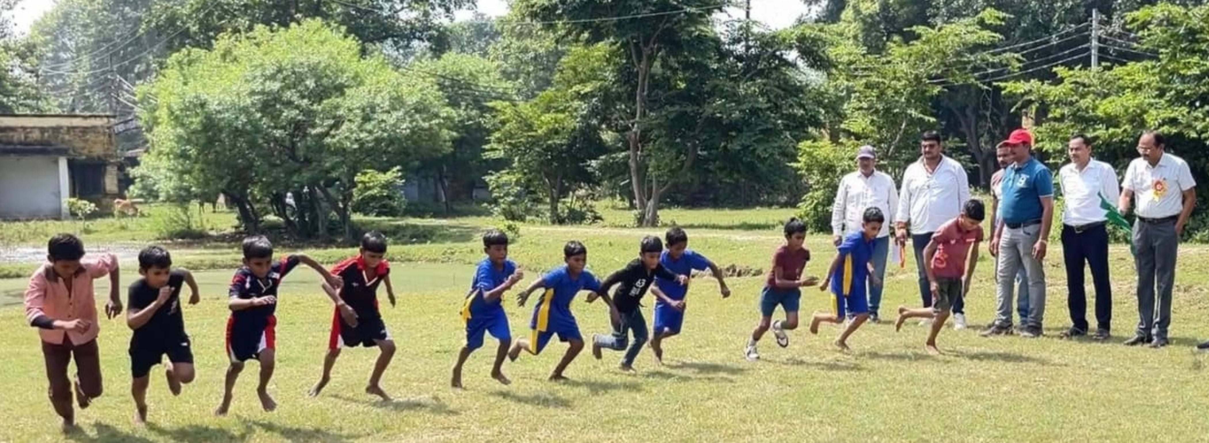 फोटो-45-डायट में जिला एथलेटिक्स व बाल क्रीड़ा प्रतियोगिता में प्रतिभाग करते बच्चे। स्रोत: आयोजक