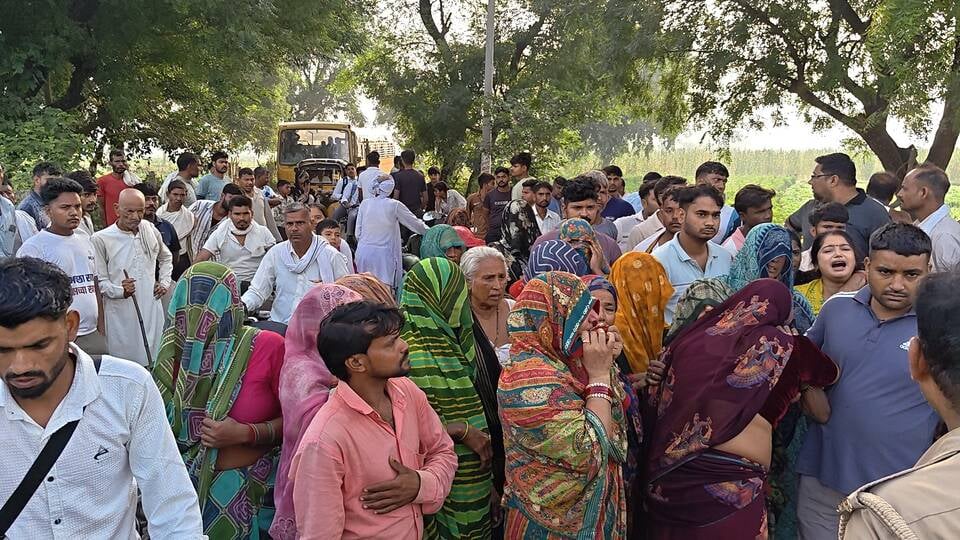 हिस्ट्रीशीटर प्रेमवीर फाइल फोटो, वारदात की सूचना पर जुटे ग्रामीण। हिस्ट्रीशीटर प्रेमवीर फाइल फोटो, वारदात की सूचना पर जुटे ग्रामीण।