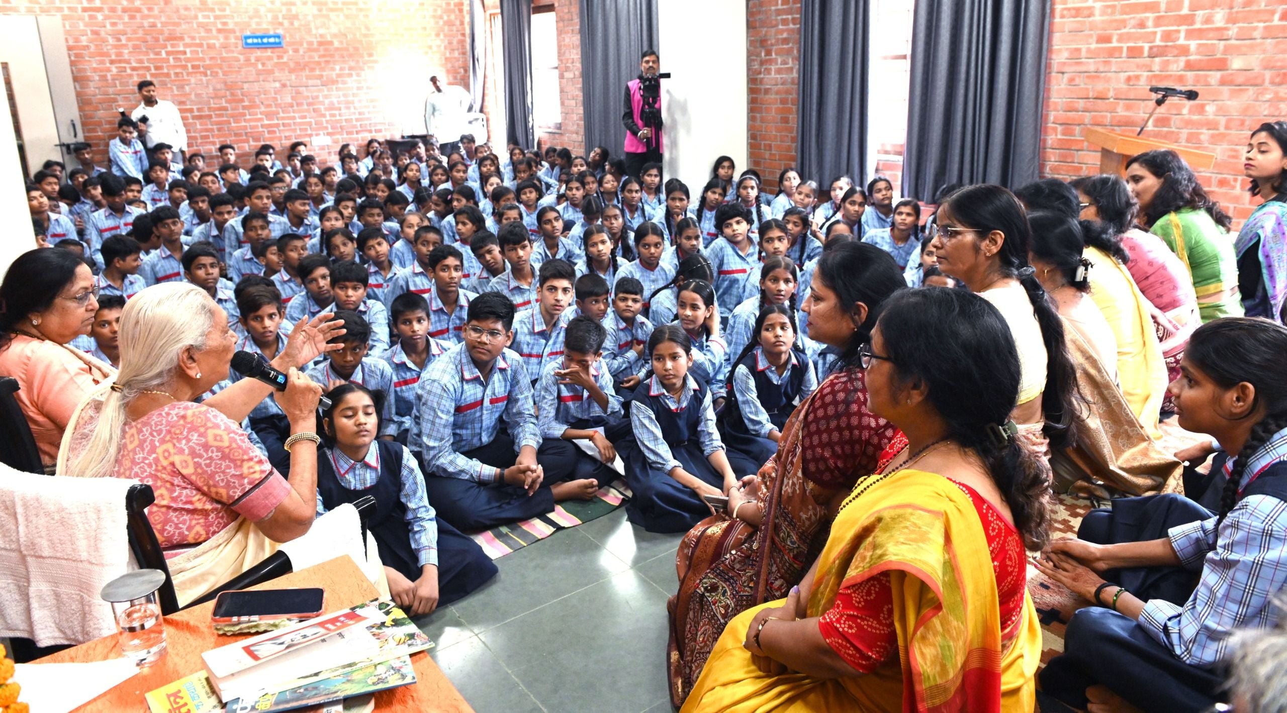 जनभवन स्थित आदर्श माध्यमिक विद्यालय में हुआ आयोजन। जनभवन स्थित आदर्श माध्यमिक विद्यालय में हुआ आयोजन।