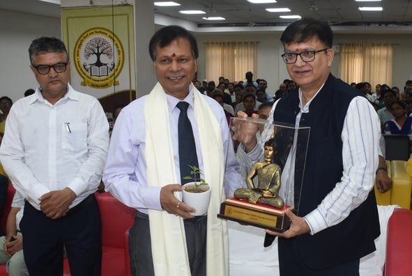 ख्वाजा मुईनुद्दीन चिश्ती भाषा विश्वविद्यालय का 17वां स्थापना दिवस बृहस्पतिवार को अटल भवन में मन ख्वाजा मुईनुद्दीन चिश्ती भाषा विश्वविद्यालय का 17वां स्थापना दिवस बृहस्पतिवार को अटल भवन में मन