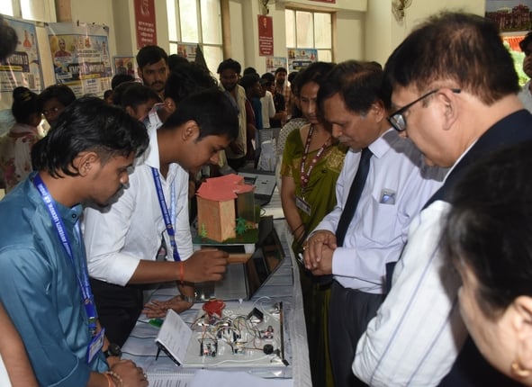 ख्वाजा मुईनुद्दीन चिश्ती भाषा विश्वविद्यालय का 17वां स्थापना दिवस बृहस्पतिवार को अटल भवन में मन ख्वाजा मुईनुद्दीन चिश्ती भाषा विश्वविद्यालय का 17वां स्थापना दिवस बृहस्पतिवार को अटल भवन में मन