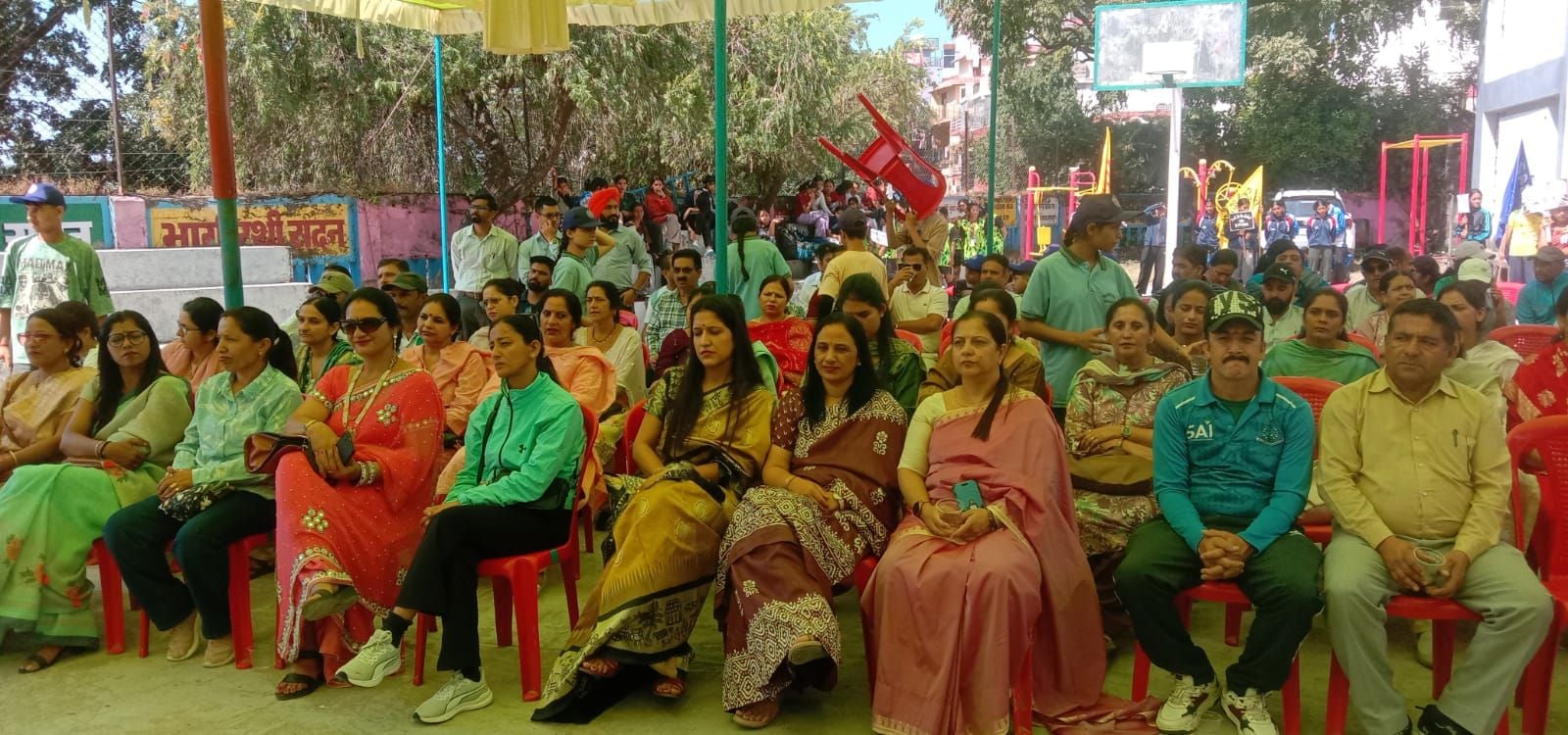 पीएमश्री स्कूल नाहन में जिला स्तरीय खेलकूद प्रतियोगिता के दौरान शतरंज में दमखम दिखाते छात्रा खि पीएमश्री स्कूल नाहन में जिला स्तरीय खेलकूद प्रतियोगिता के दौरान शतरंज में दमखम दिखाते छात्रा खि
