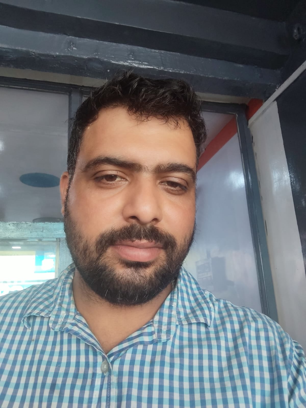 -संतोष कुमार शर्मा,चाय विक्रेता गलोड़। -संतोष कुमार शर्मा,चाय विक्रेता गलोड़।