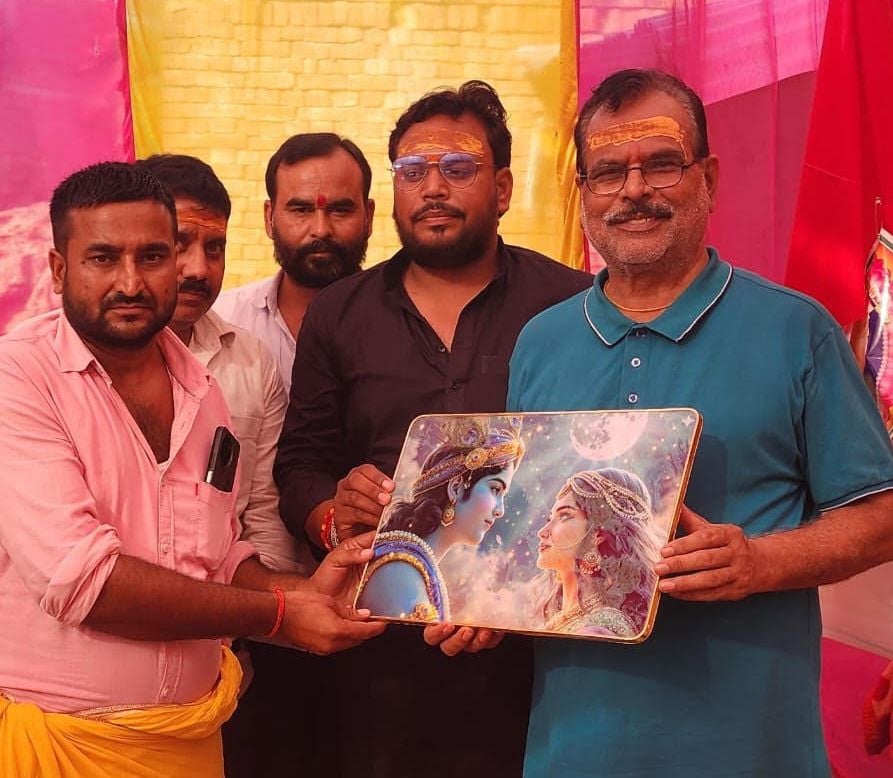 शाहजहांपुर में श्रीमद्भागवत कथा से पहले कलश यात्रा निकालते श्रद्धालु। संवाद शाहजहांपुर में श्रीमद्भागवत कथा से पहले कलश यात्रा निकालते श्रद्धालु। संवाद