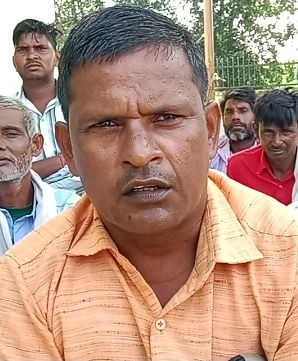 दातागंज-शाहजहांपुर रोड पर मानपुर पुलिया के ऊपर से निकलता पानी। संवाद दातागंज-शाहजहांपुर रोड पर मानपुर पुलिया के ऊपर से निकलता पानी। संवाद