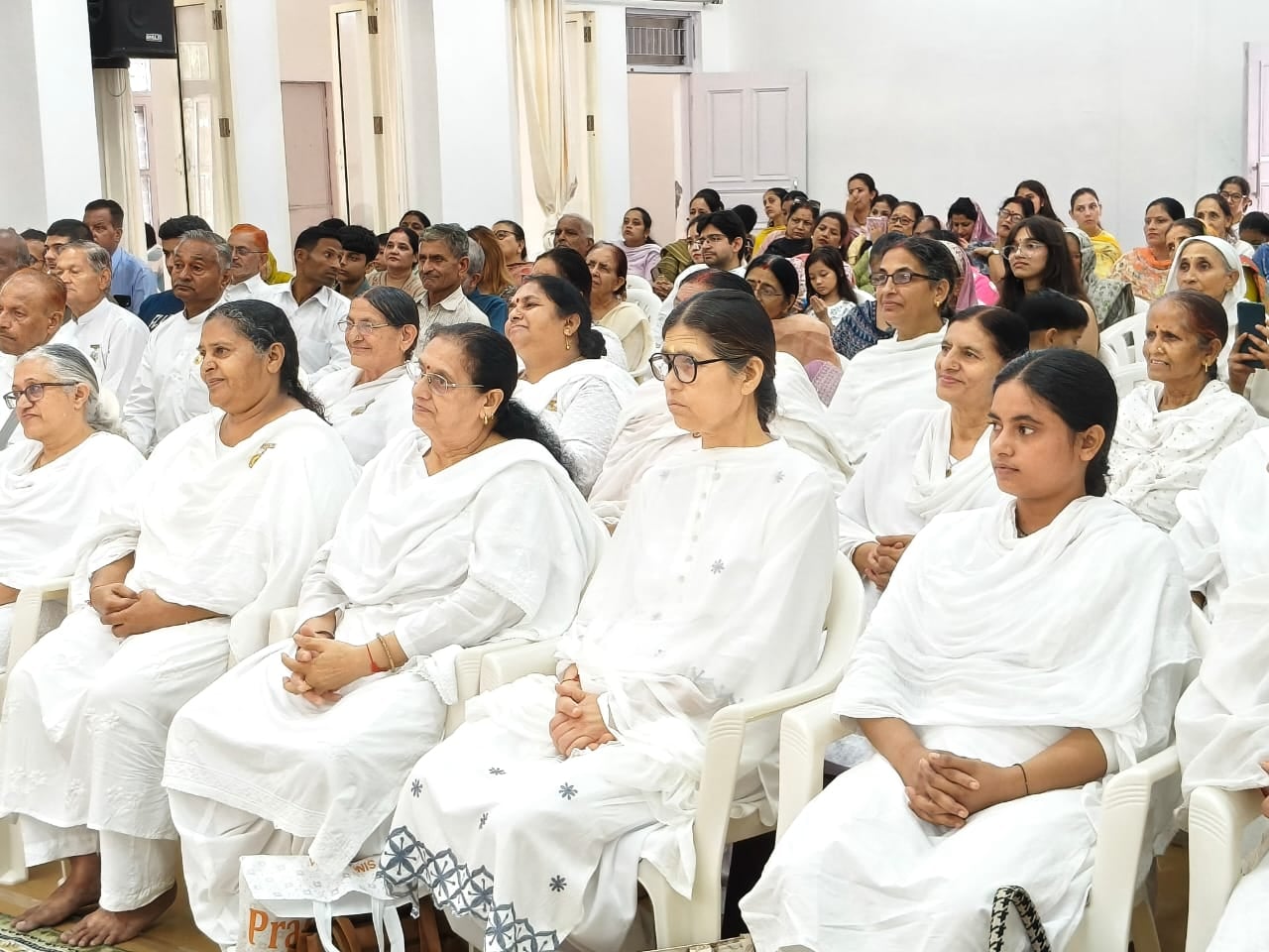 ब्रह्माकुमारीज नाहन सेवा केंद्र में आयोजित सम्मान समारोह में मुख्यातिथि के साथ सम्मानित किए गए ब्रह्माकुमारीज नाहन सेवा केंद्र में आयोजित सम्मान समारोह में मुख्यातिथि के साथ सम्मानित किए गए
