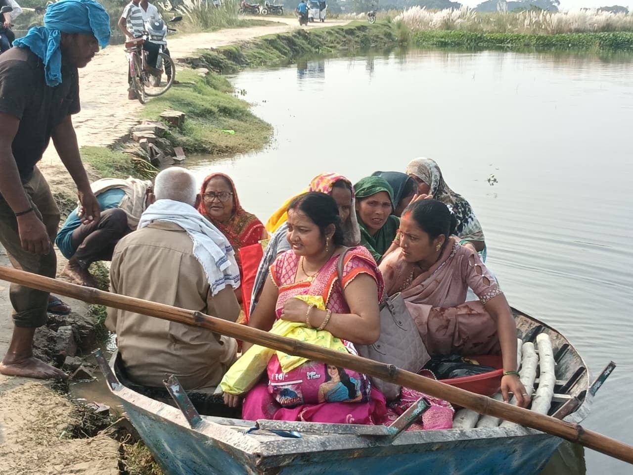 बरामदपुर गांव के सामने हो रही कटान। संवाद