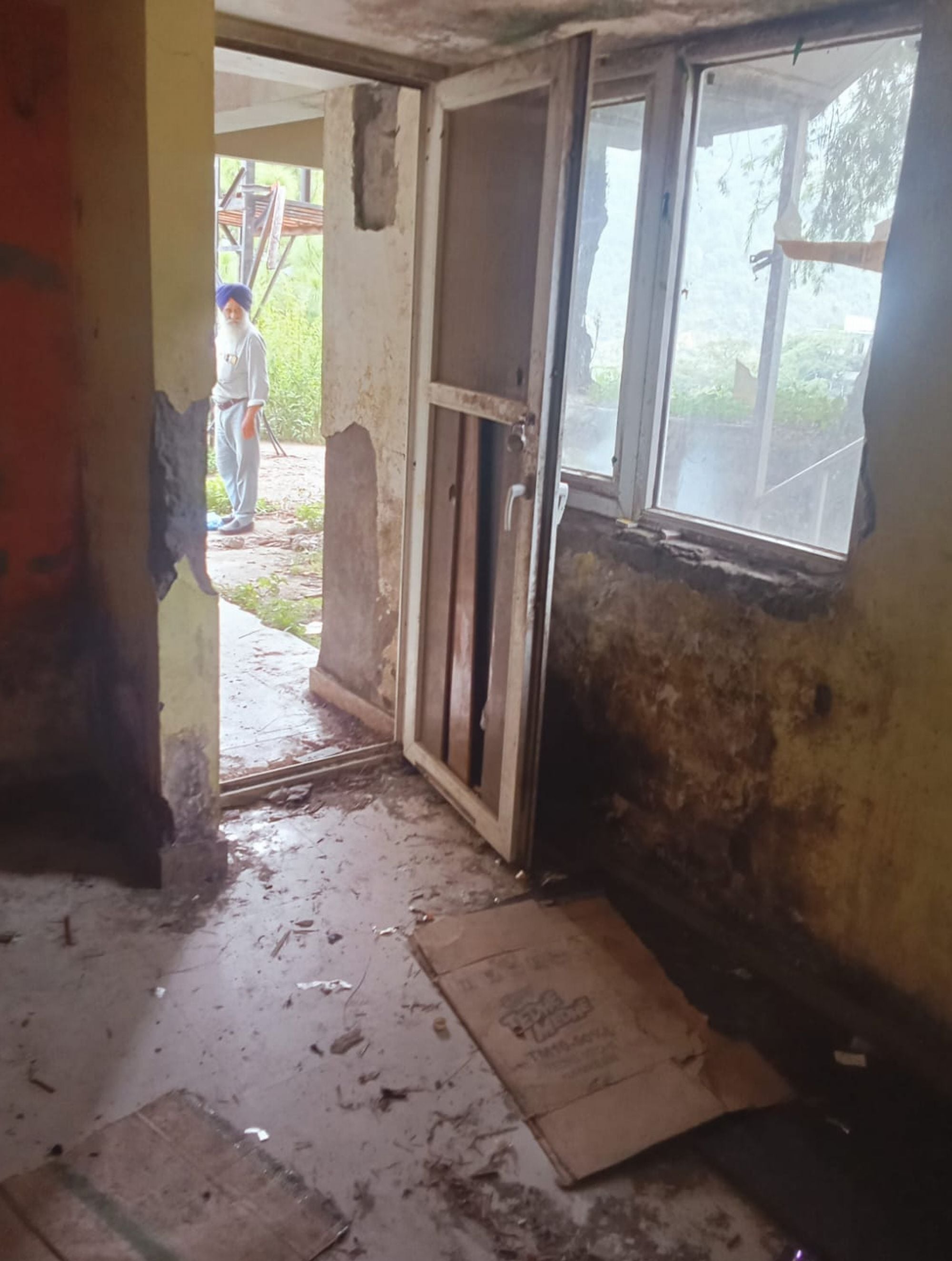 चंबा में नैनीखड्ड के पास प्रदेश पर्यटन विकास निगम का खस्ताहाल रेस्टोरेंट।संवाद