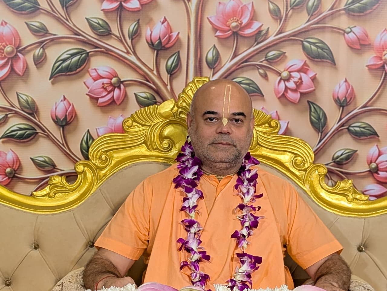 छावनी के हिल रोड स्थित श्री सनातन धर्म मंदिर में चल रही श्रीमद्भागवत कथा सुनते श्रद्धालु। सभा छावनी के हिल रोड स्थित श्री सनातन धर्म मंदिर में चल रही श्रीमद्भागवत कथा सुनते श्रद्धालु। सभा