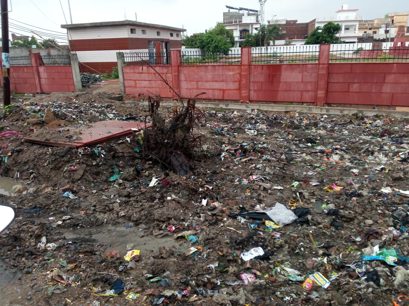 फोटो- 08कोंच बस स्टैंड रोड स्थित नाले में जमा कचरा। संवाद फोटो- 08कोंच बस स्टैंड रोड स्थित नाले में जमा कचरा। संवाद