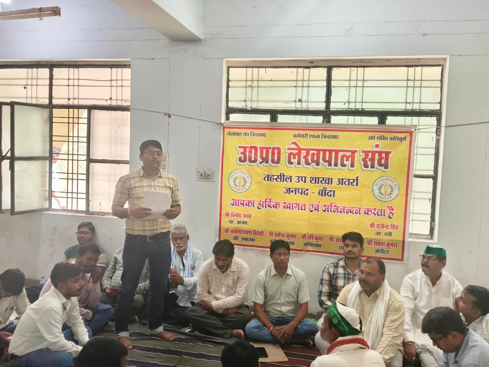 फोटो-11-सदर तहसील में हड़ताल पर बैठे लेखपाल। फोटो-11-सदर तहसील में हड़ताल पर बैठे लेखपाल।