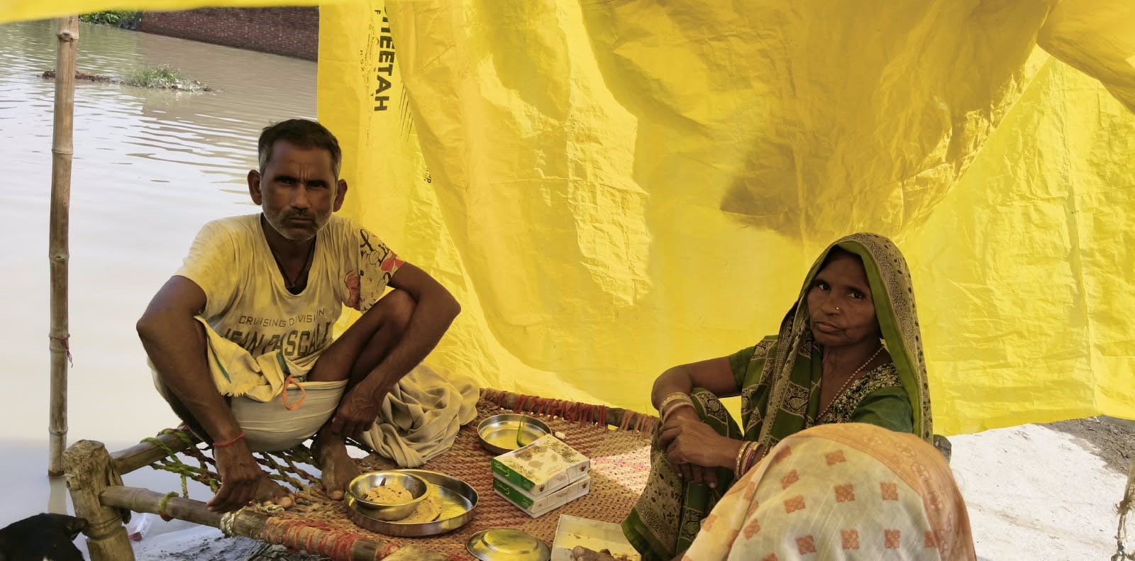 जलालाबाद के कुंडरी गांव में खाने के पैकेट वितरित किए गए। स्रोत : प्रशासन जलालाबाद के कुंडरी गांव में खाने के पैकेट वितरित किए गए। स्रोत : प्रशासन