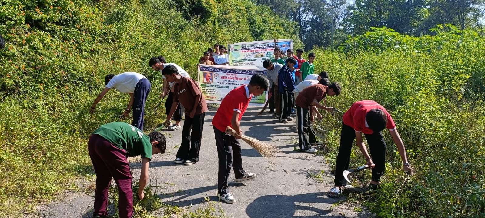 जय भीमा युवा मंडल समिति बटराण के सदस्य राष्ट्रपिता महात्मा गांधी को श्रद्धांजलि देते हुए। स्रोत जय भीमा युवा मंडल समिति बटराण के सदस्य राष्ट्रपिता महात्मा गांधी को श्रद्धांजलि देते हुए। स्रोत