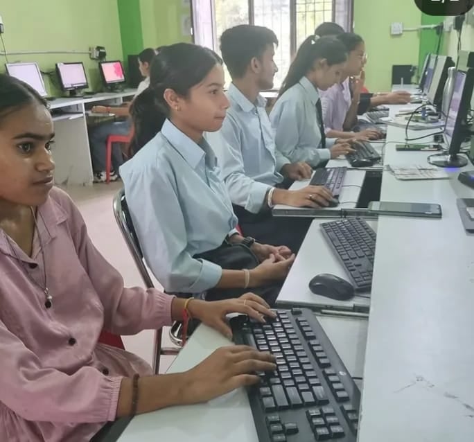 कंप्यूटर सेंटर संचालक निशा। संवाद कंप्यूटर सेंटर संचालक निशा। संवाद