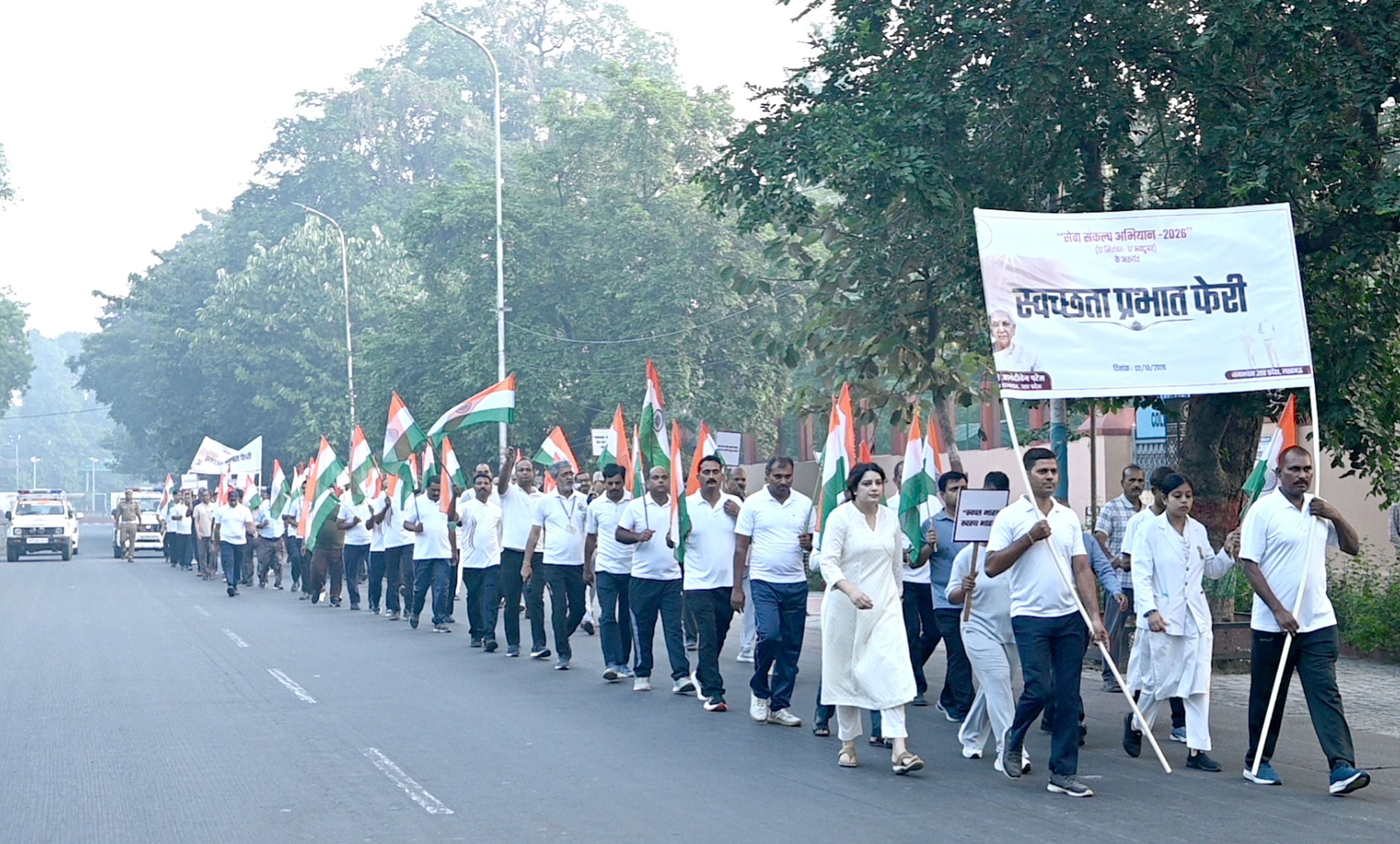 कार्यक्रम में पुष्पांजलि अर्पित करतीं राज्यपाल आनंदीबेन पटेल। स्रोत ः जनभवन कार्यक्रम में पुष्पांजलि अर्पित करतीं राज्यपाल आनंदीबेन पटेल। स्रोत ः जनभवन