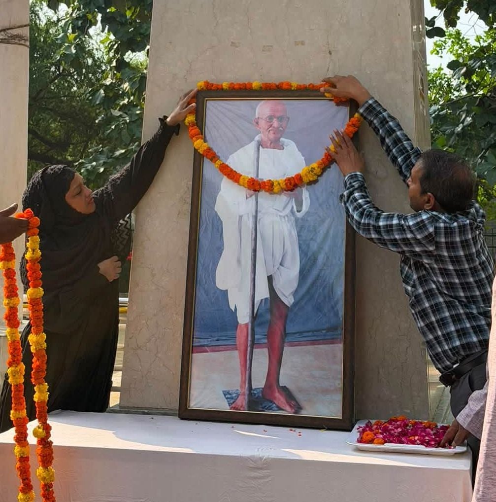 महात्मा गांधी जयंती और पूर्व प्रधानमंत्री लाल बहादुर शास्त्री की जयंती पर शुक्रवार को जिले में महात्मा गांधी जयंती और पूर्व प्रधानमंत्री लाल बहादुर शास्त्री की जयंती पर शुक्रवार को जिले में