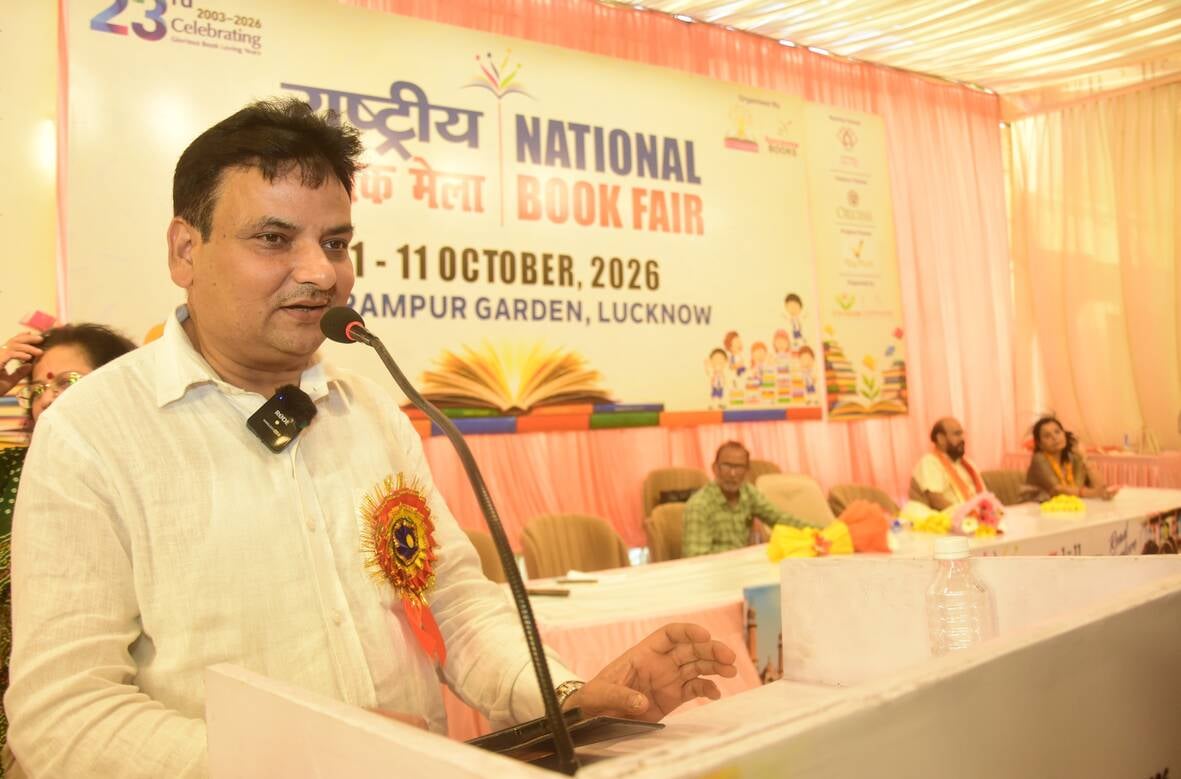 पुस्तक मेले में पहुंचे लोग। पुस्तक मेले में पहुंचे लोग।