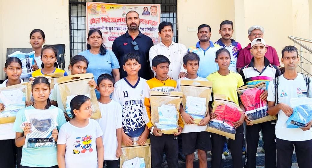 पैदल चाल में प्रतिभाग करते बालक व बालिका। स्रोत: आयोजक पैदल चाल में प्रतिभाग करते बालक व बालिका। स्रोत: आयोजक