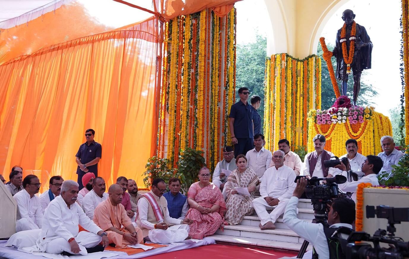 राष्ट्रपिता महात्मा गांधी व पूर्व प्रधानमंत्री लाल बहादुर शास्त्री की जयंती पर जगह-जगह हुए आयोज राष्ट्रपिता महात्मा गांधी व पूर्व प्रधानमंत्री लाल बहादुर शास्त्री की जयंती पर जगह-जगह हुए आयोज