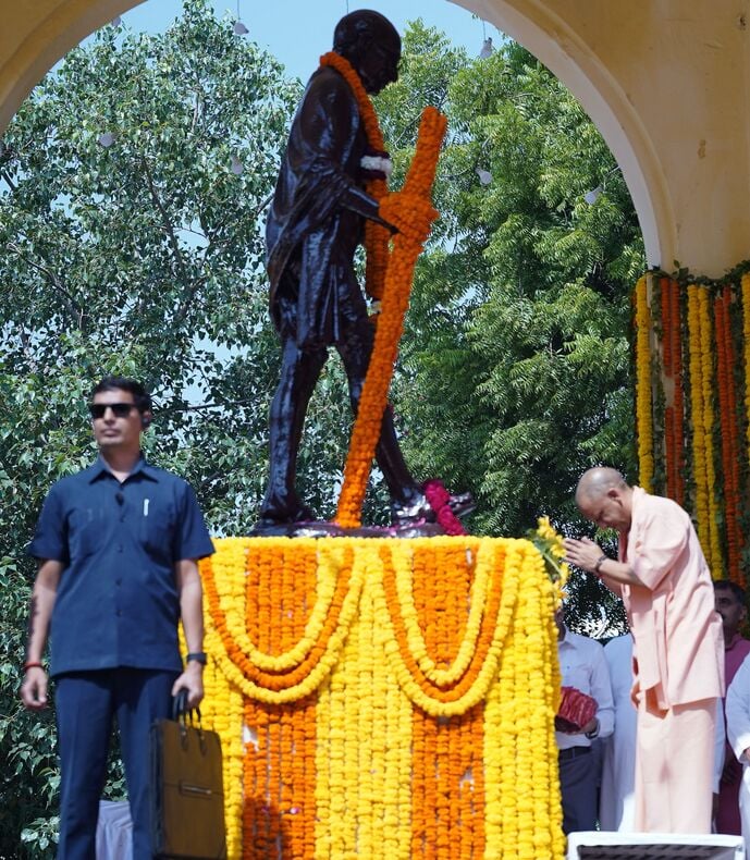 राष्ट्रपिता महात्मा गांधी व पूर्व प्रधानमंत्री लाल बहादुर शास्त्री की जयंती पर जगह-जगह हुए आयोज राष्ट्रपिता महात्मा गांधी व पूर्व प्रधानमंत्री लाल बहादुर शास्त्री की जयंती पर जगह-जगह हुए आयोज