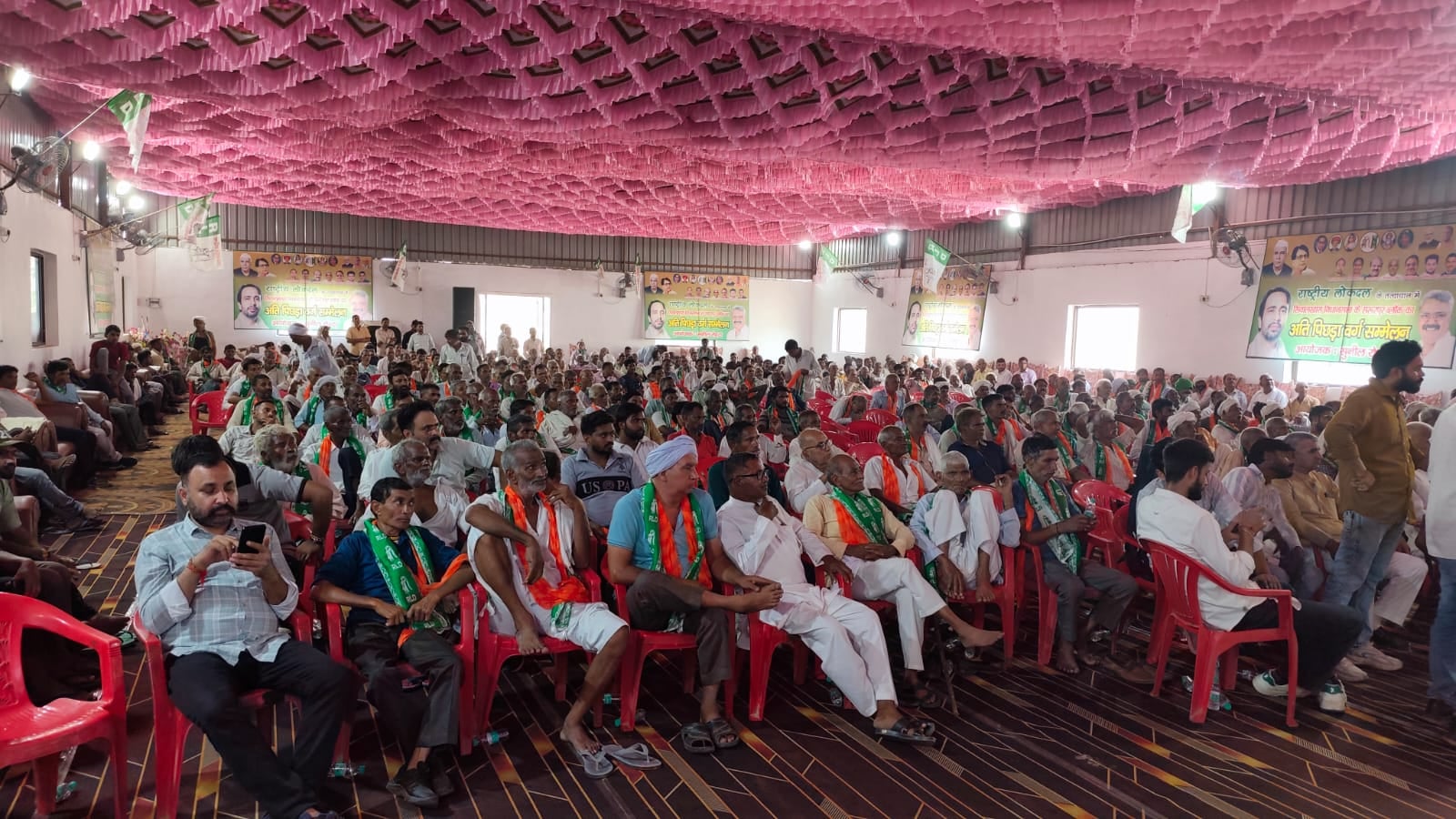 सरूरपुर। अति पिछड़ा सम्मेलन में शामिल रालोद पदाधिकारी। संवाद सरूरपुर। अति पिछड़ा सम्मेलन में शामिल रालोद पदाधिकारी। संवाद
