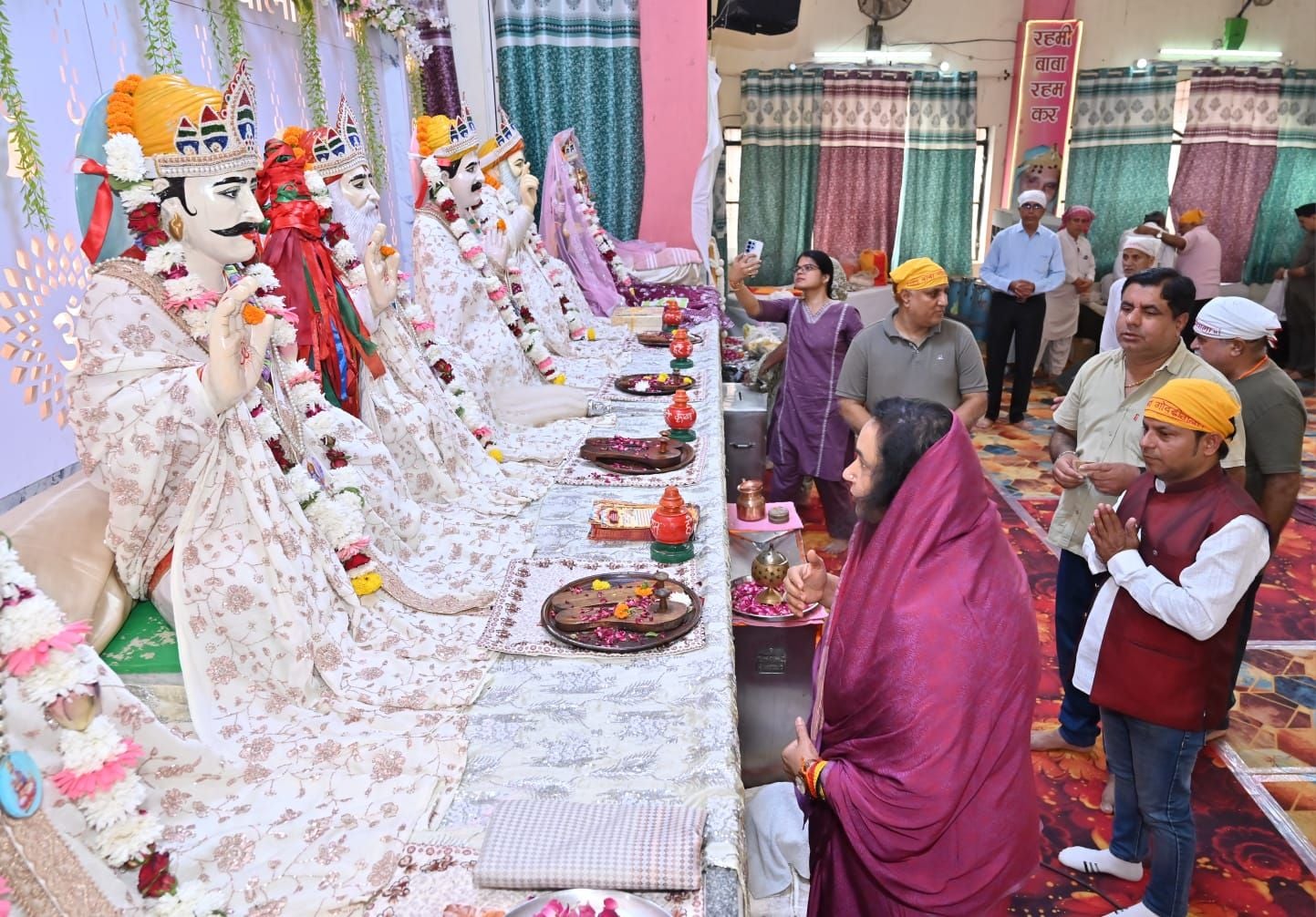 संत बाबा हरदास राम-गेलाराम साहिब के श्राद्ध में पहुंचीं डिप्टी सीएम की पत्नी, किया माल्यार्पण संत बाबा हरदास राम-गेलाराम साहिब के श्राद्ध में पहुंचीं डिप्टी सीएम की पत्नी, किया माल्यार्पण