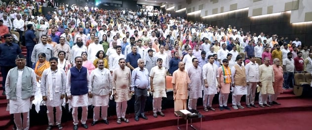सेवा की अनकही कहानियां मंच पर हुईं जीवंत